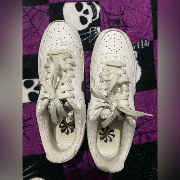 Women’s Nike Air Force Ones Size 6.5 - Picture 3 of 4